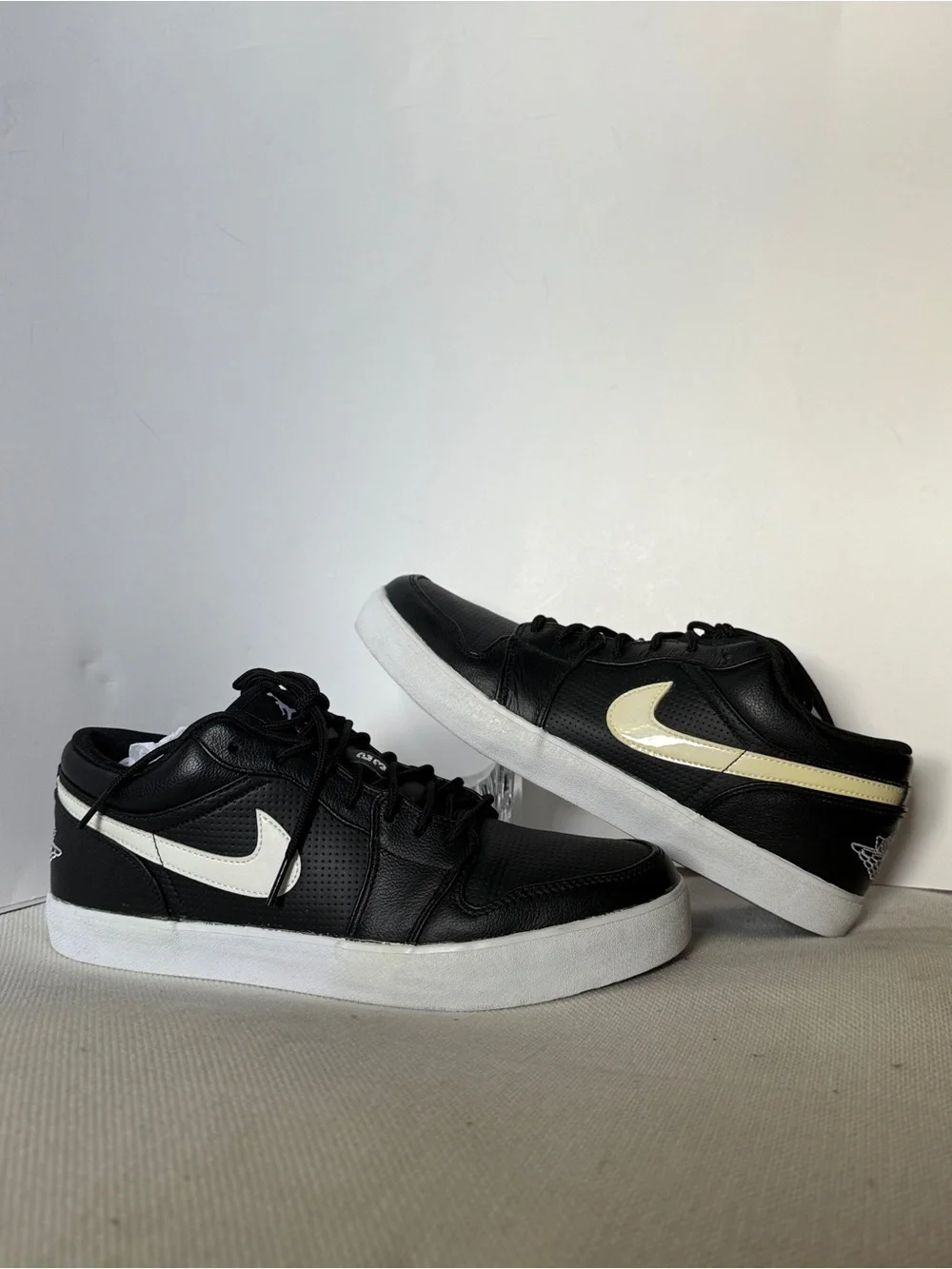 Air Jordan 1 V.2 Low Leather Black White Sneaker Men's Size 10.5 584794-010